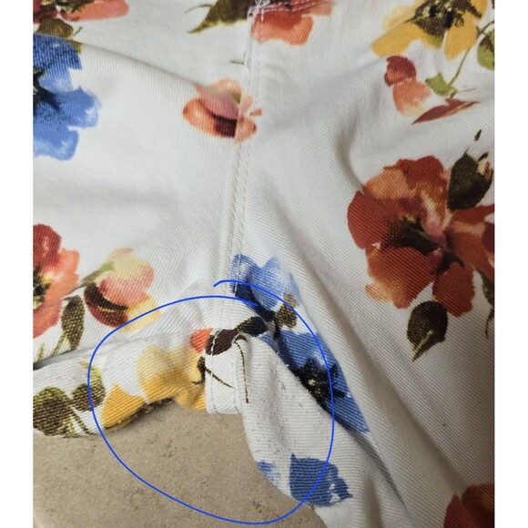 Gloria Vanderbilt Amanda Capri Jeans Women’s 12 White Multi-Color Floral - Picture 8 of 9